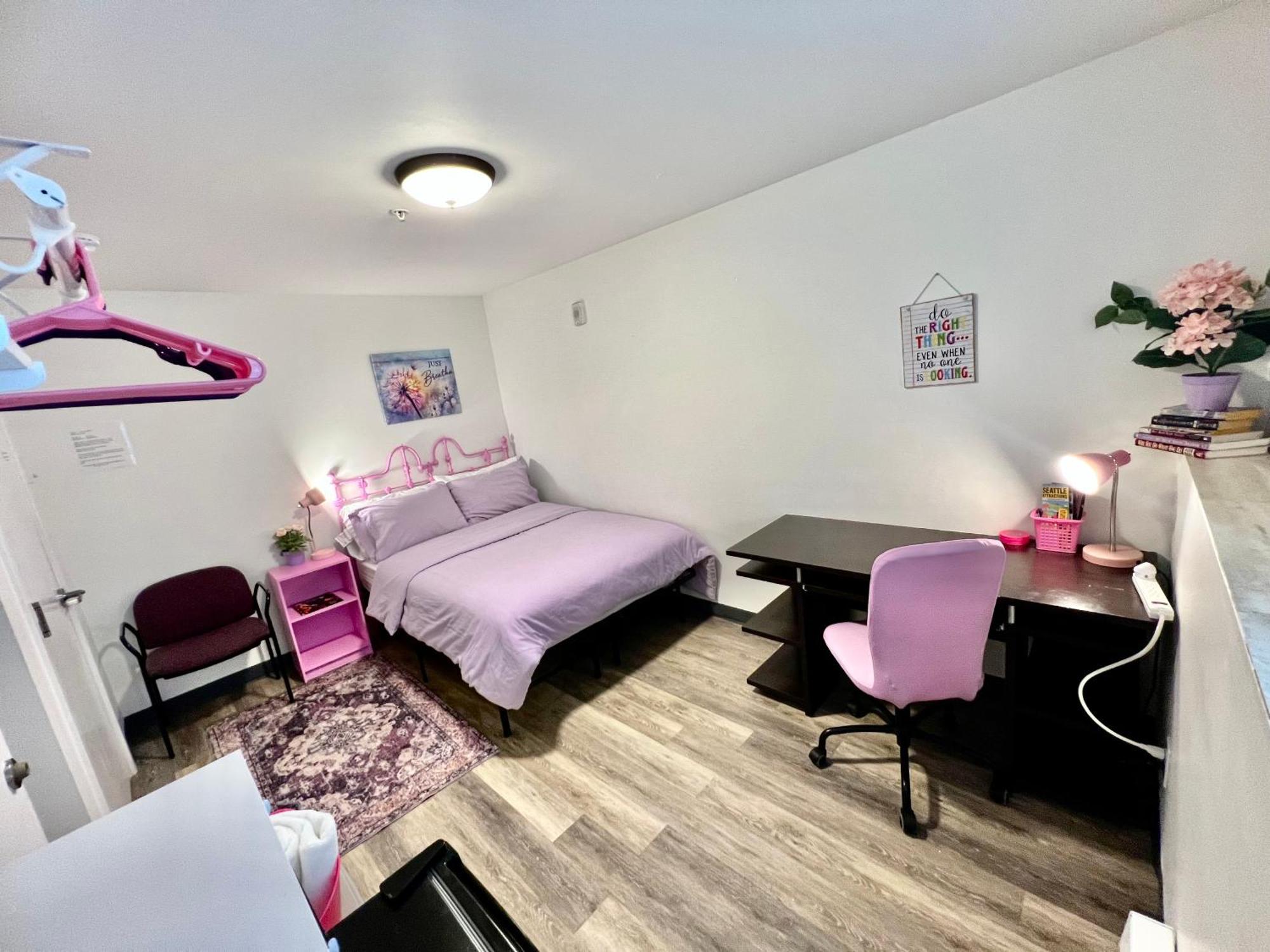 Private With Shared Bathroom On The 1st Floor 10 Minutes Walk To Of Washington Apartment Seattle