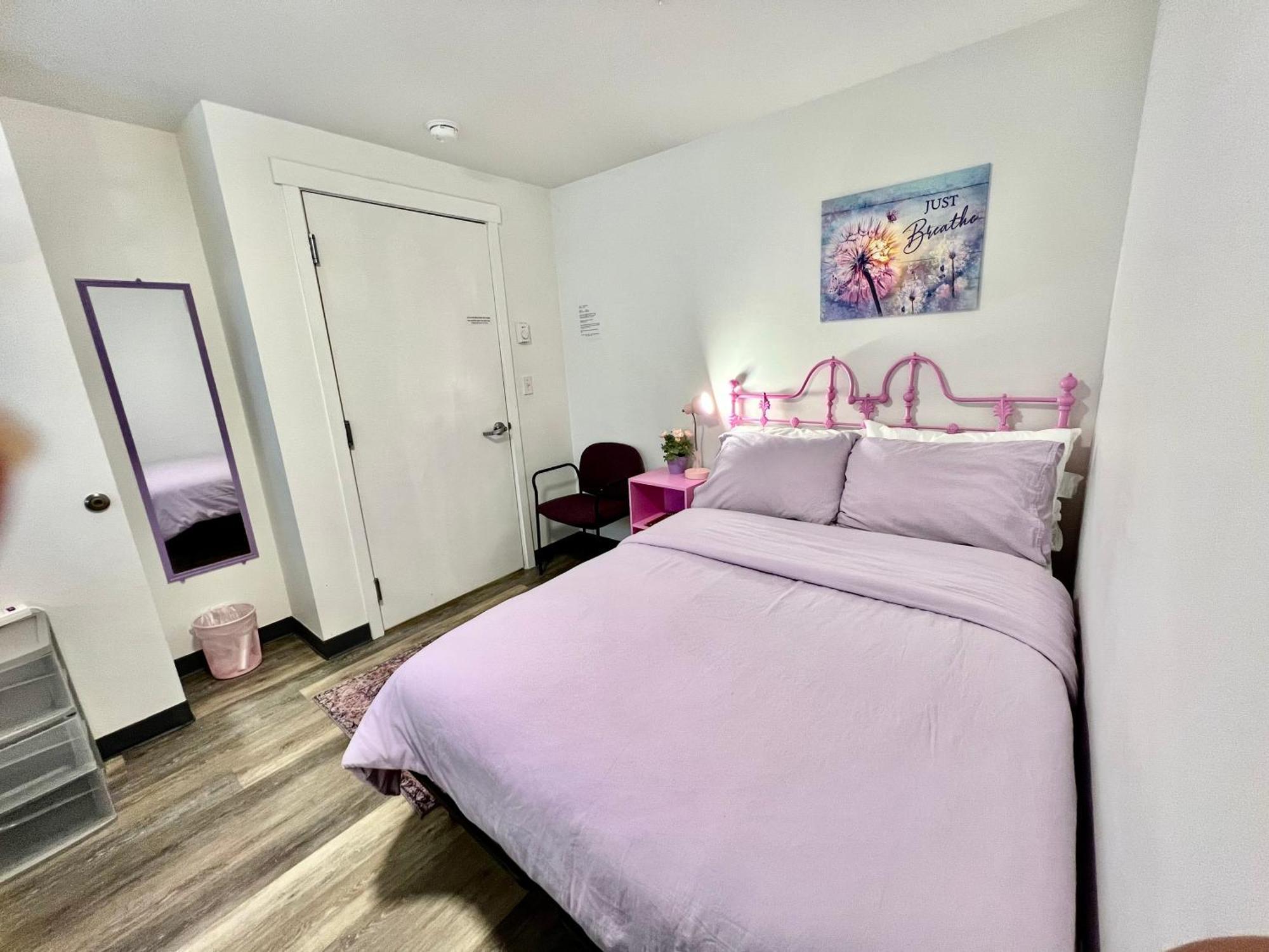 Private With Shared Bathroom On The 1st Floor 10 Minutes Walk To Of Washington Apartment Seattle