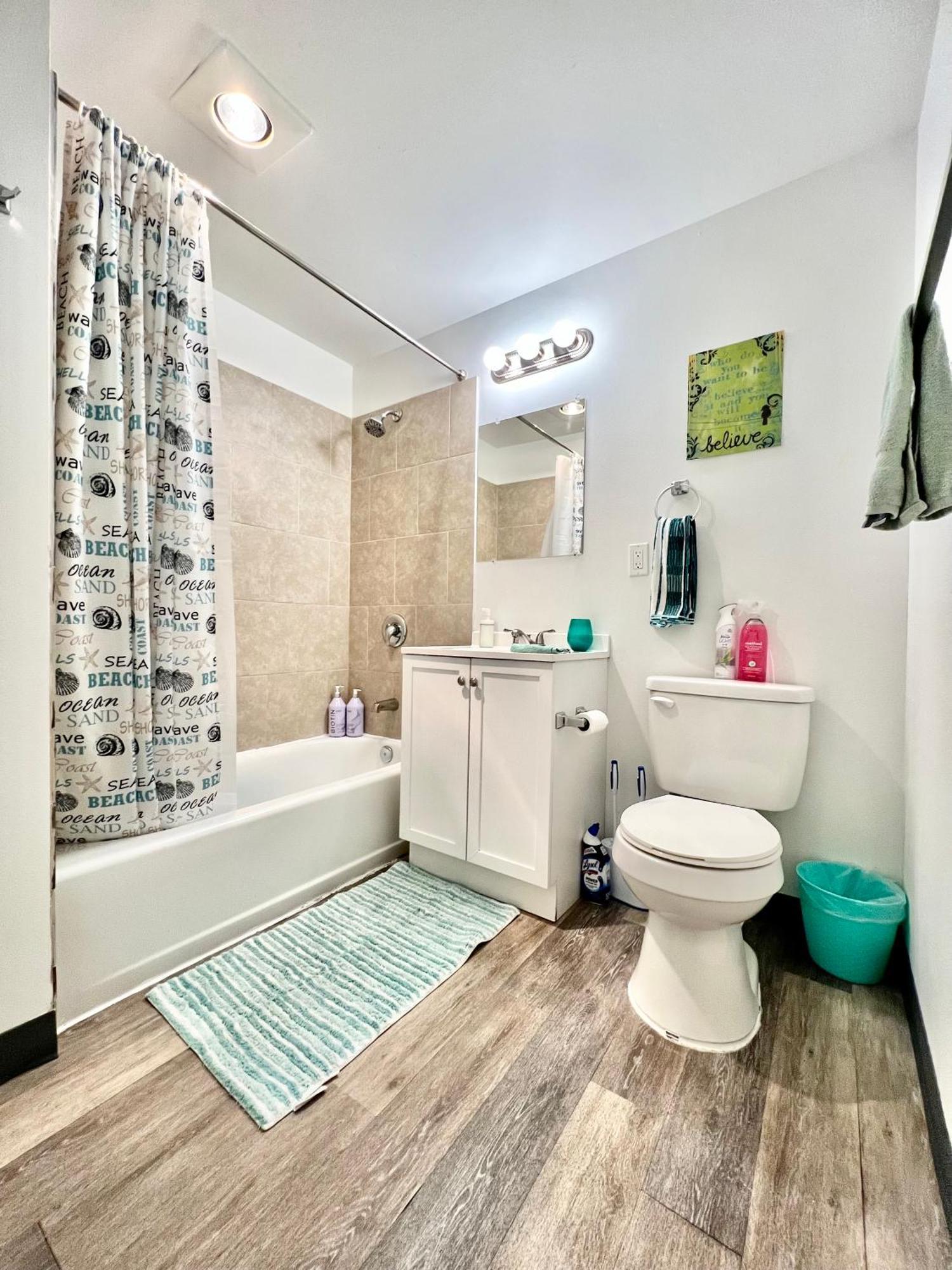 Apartment Private With Shared Bathroom On The 1st Floor 10 Minutes Walk To Of Washington Seattle