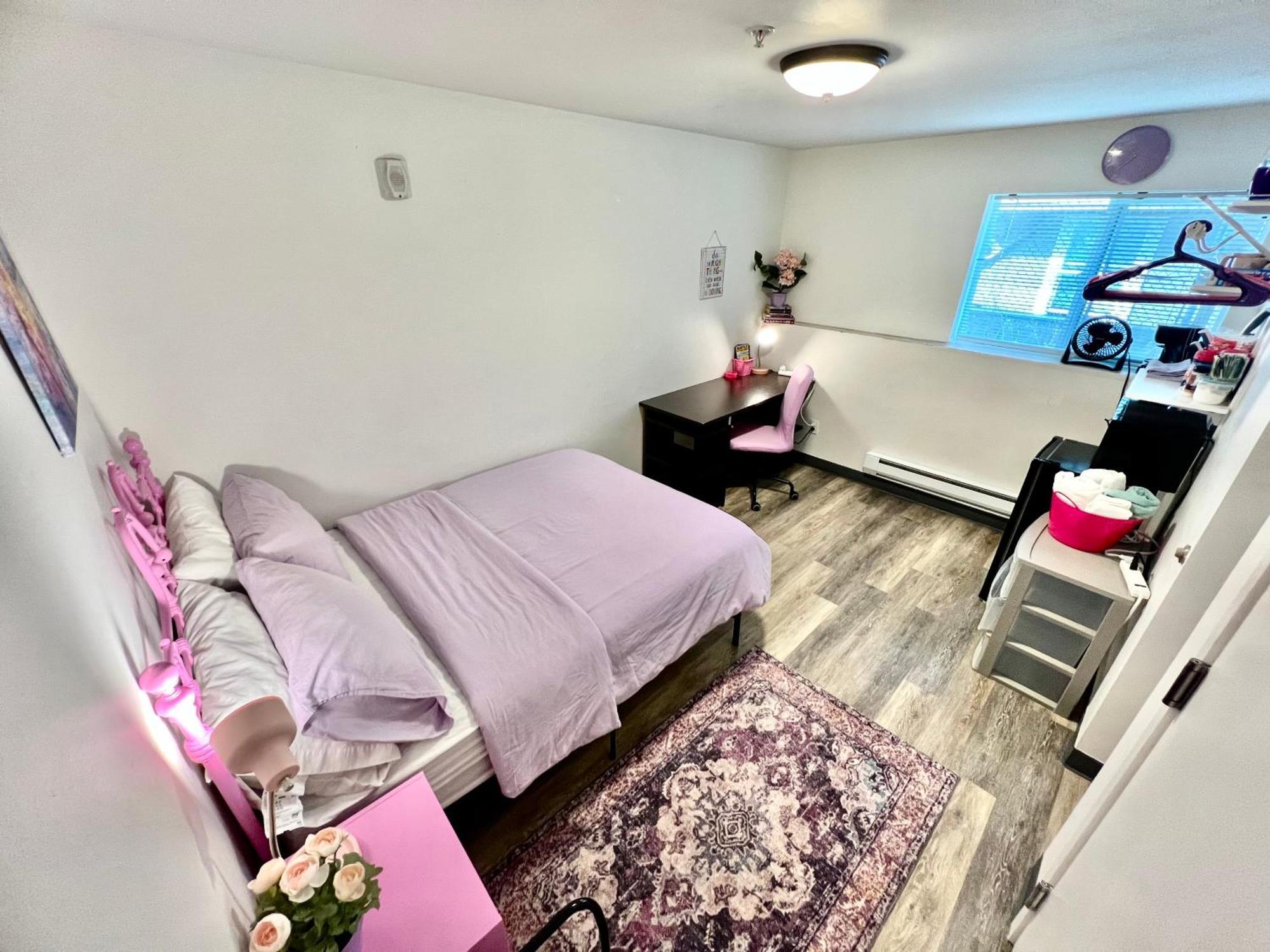 Private With Shared Bathroom On The 1st Floor 10 Minutes Walk To Of Washington Apartment Seattle